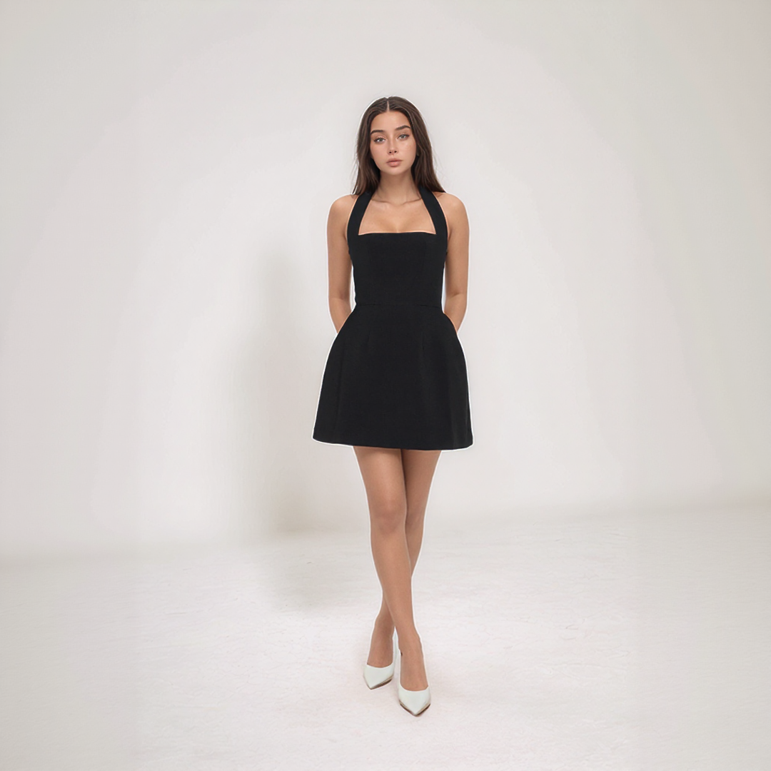 Sandra | Mini Sommerkjole – Halterneck og Flydende Volume