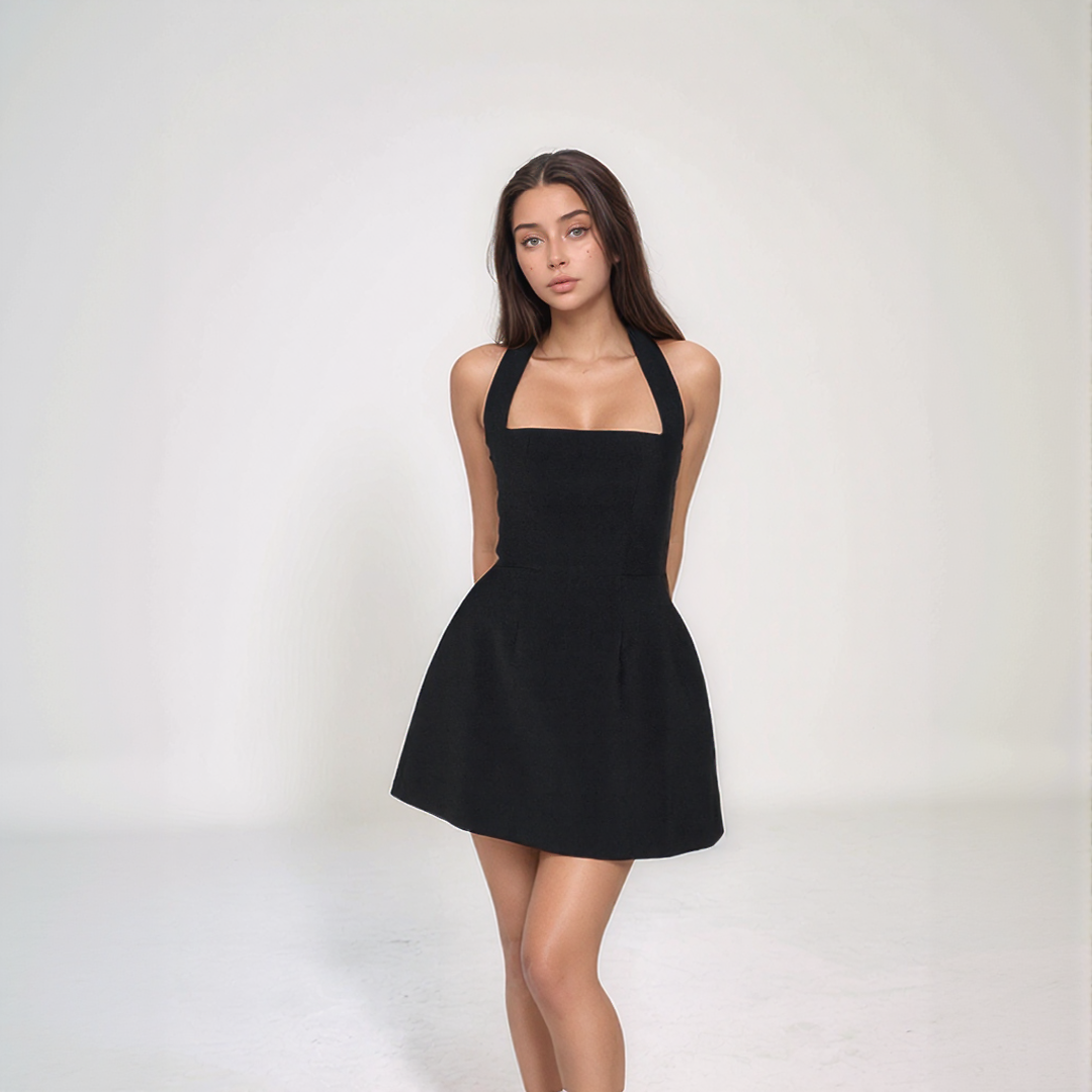 Sandra | Mini Sommerkjole – Halterneck og Flydende Volume