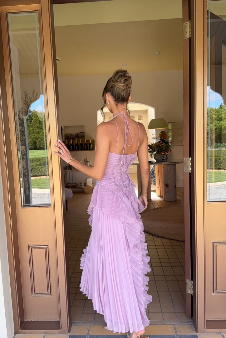 Jolyne | Vestido Largo Plisado – Corte Fluido y Volantes Femeninos