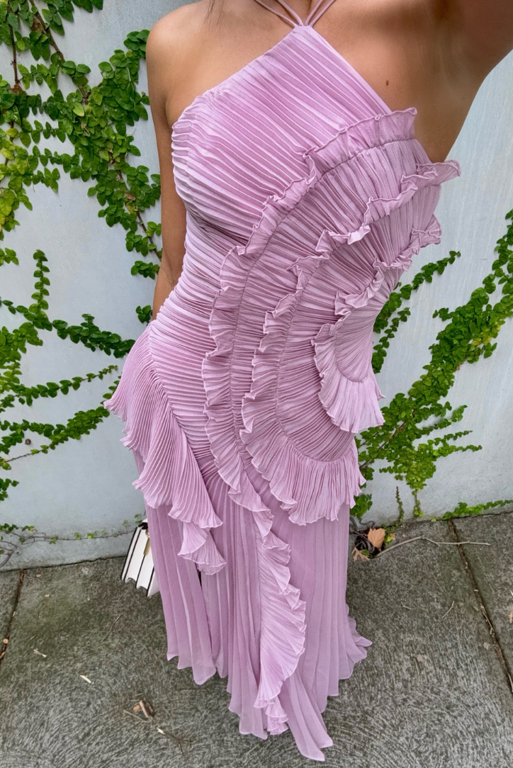 Jolyne | Vestido Largo Plisado – Corte Fluido y Volantes Femeninos