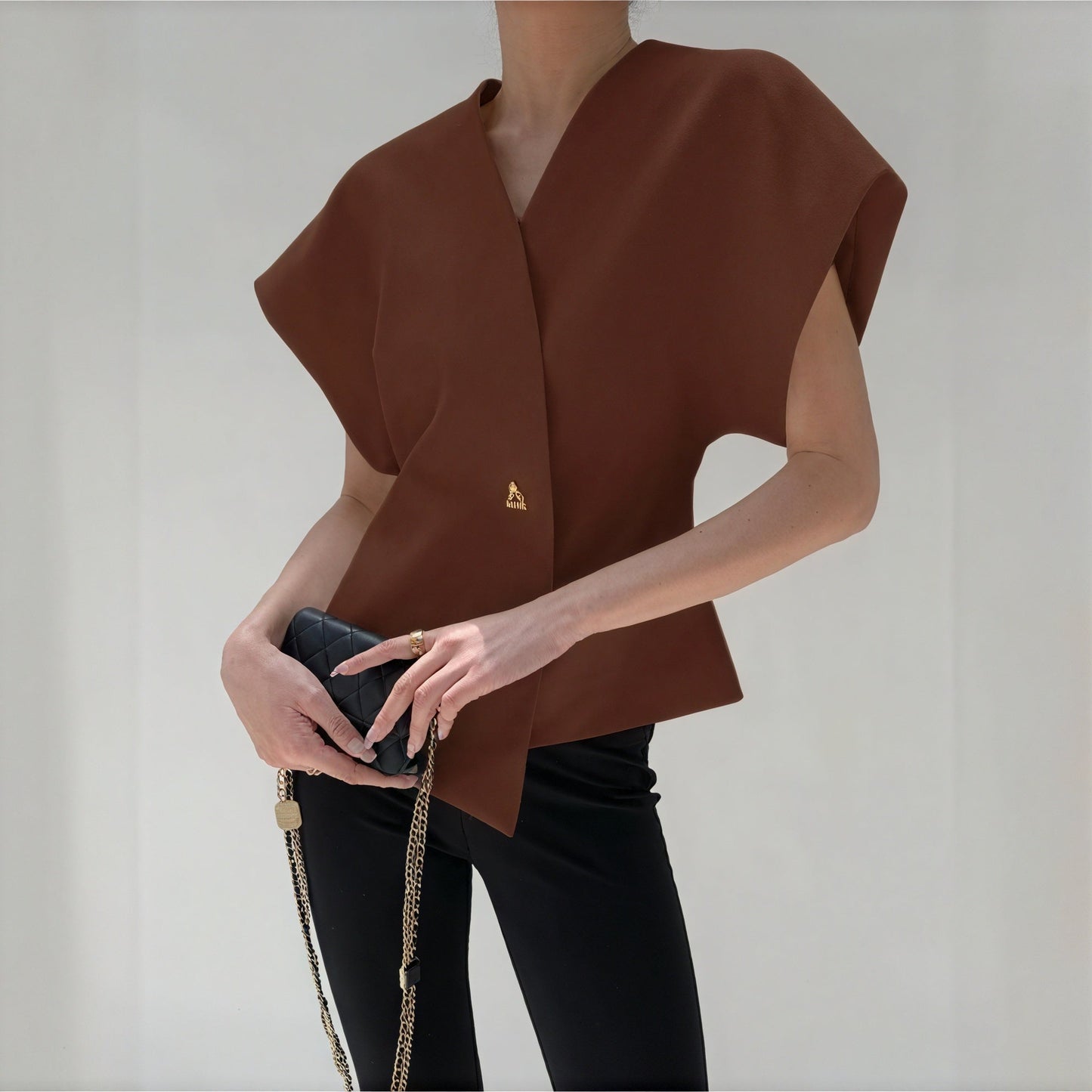 Yvonne | Bluse Chic Strukturert – Asymmetrisk og Moderne