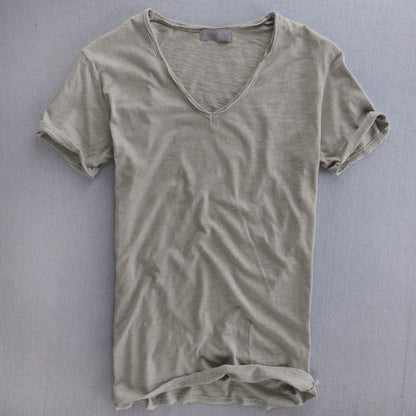Robert | T-Shirt Herr V-ringad – Minimalistisk och tidlös stil 