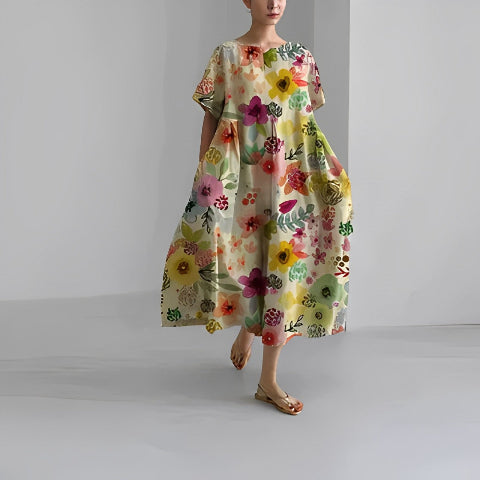 Dorothée | Pitkä Kuvioitu Mekko – Väljät ja Muodikkaat Leikkaukset 