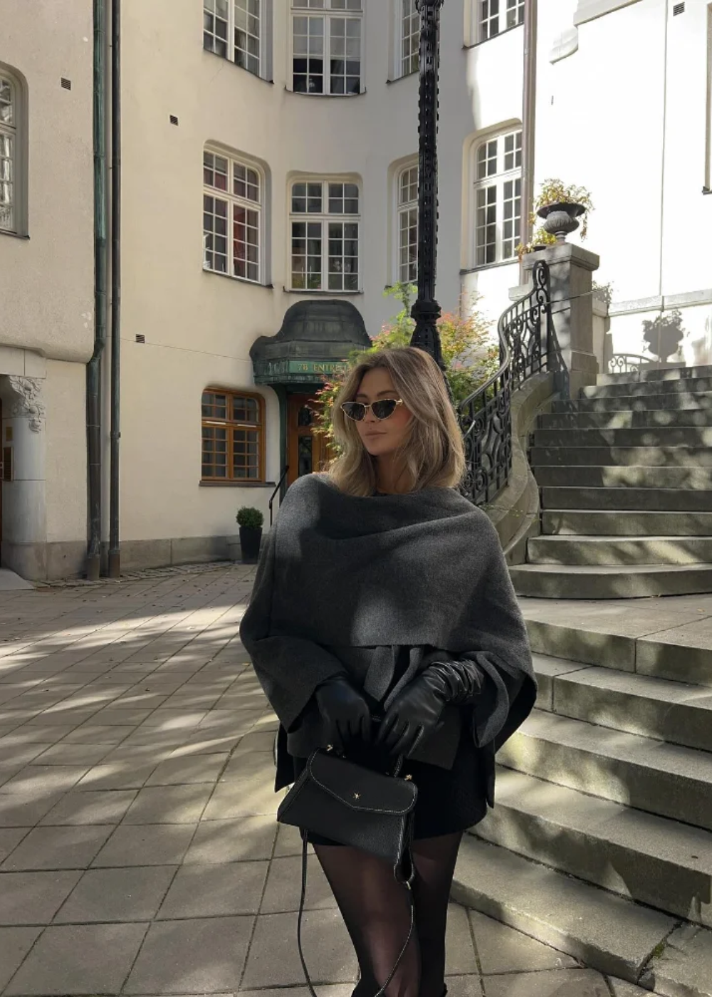Fernande | Cappotto Cape De Luxe – Eleganza Senza Tempo e Raffinata 