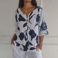 Jeanne | Elegante Blumenbluse – Zentrale Knopfleiste und kurze Ärmel 