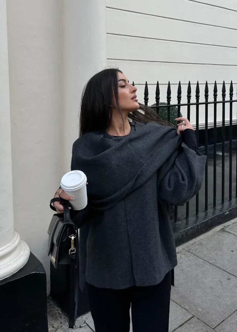 Fernande | Cappotto Cape De Luxe – Eleganza Senza Tempo e Raffinata 