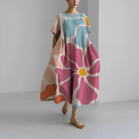 Dorothée | Pitkä Kuvioitu Mekko – Väljät ja Muodikkaat Leikkaukset 
