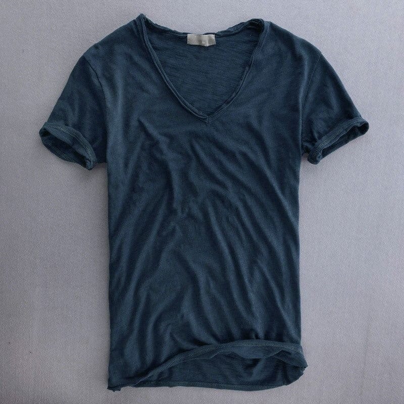 Robert | T-Shirt Herr V-ringad – Minimalistisk och tidlös stil 